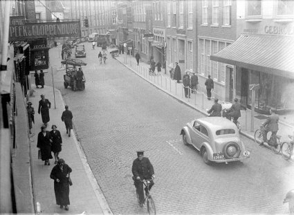 Opel (foto: Fotopersbureau Het Zuiden; coll. Erfgoed 's-Hertogenbosch)