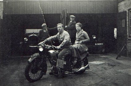 Eijsink, Ford en Opel (collectie A. Aarts)