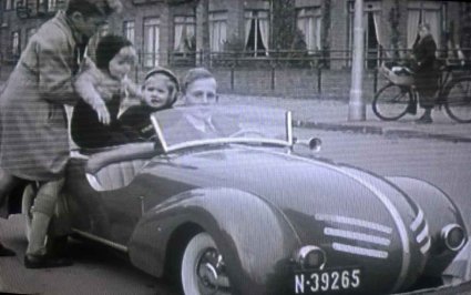 Bron: Het rode autootje DWAC dwergauto microcar