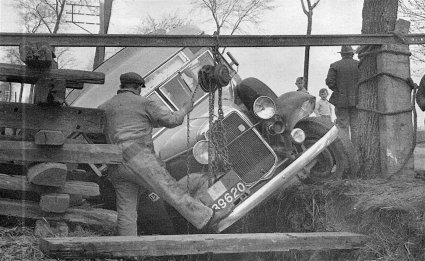Ford, 1936 (collectie NCAD-Helmond; Verzameling S.O. de Raadt)