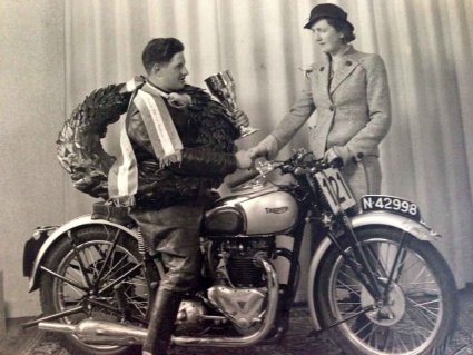 N-42998 Triumph (collectie A. van Hoorn)