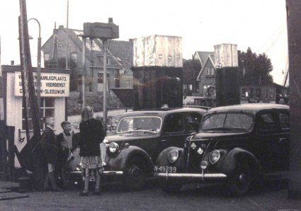 Ford model 1937 (coll. F. Rothuizen)