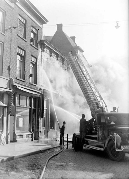 Ford, 1940 (Foto: Fotopersbureau Het Zuiden. Collectie Erfgoed 's-Hertogenbosch)