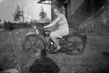 Motor met kenteken N-59300 (collectie: Peeters)