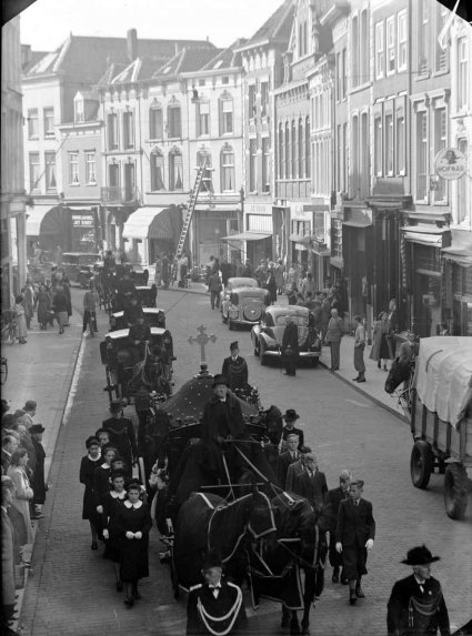  Citroën (foto: Fotopersbureau Het Zuiden; coll, Erfgoed 's-Hertogenbosch)