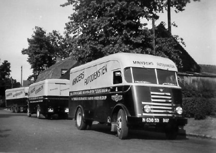 Wagen van transportbedrijf Manders (collectie: M. van Kemenade) 