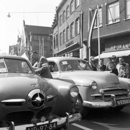 N-93690 Chevrolet (rechts; collectie RHCL)
