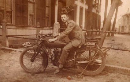 S. Spruijt op de Indian (coll. C. Coppens)