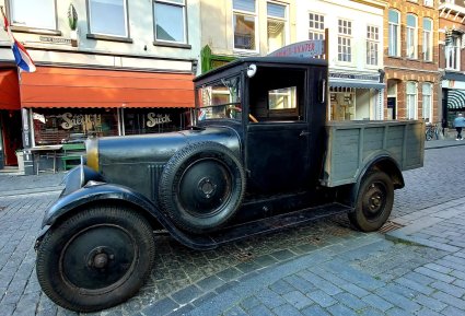 Citroën (foto: © Dick Vermaas Fotografie. Bron: De Brabantse Wal, Toen en Nu)