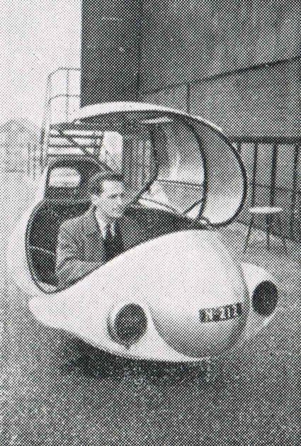 N-212 Bouwer Chr. van Wyck in de autoscooter (coll. Heemkundekring Onsenoort)