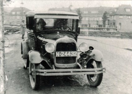 A Ford (coll. heemkundekring Maasparels; Facebook)