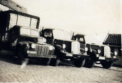 Ford en 2x Mack (archief P. Pietjouw)
