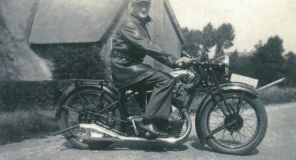 N-30535 Triumph (Lithoijen's Familiealbum, deel 2)