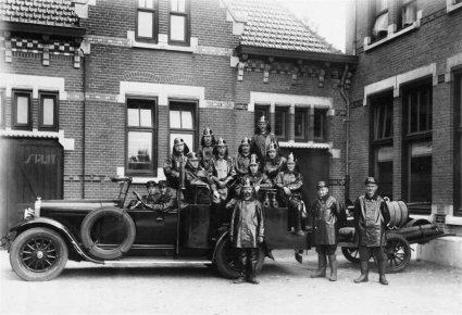 N-33995 Brandweerwagen Deurne, 1932 (bron: Deurnewiki)