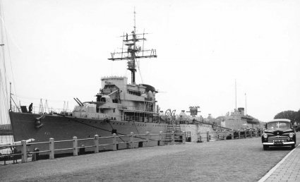 Ford V-8 in Den Helder (collectie W. Koch)