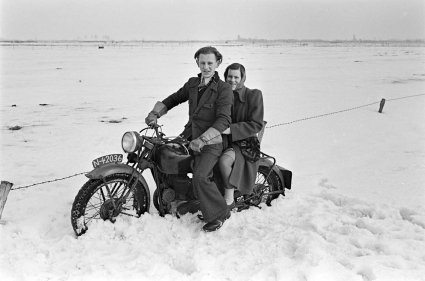 Jan Jansen en zijn zus Lies (foto: D. Scholte; coll. Stadsarchief Oss)