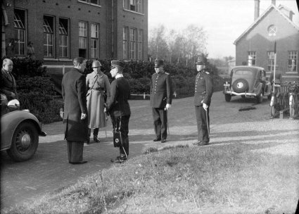 Prins Bernhard in Den Bosch, 1936. Ford V8 Sedan (Erfgoed 's-Hertogenbosch)