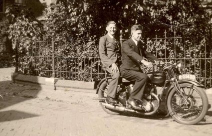 Triumph (bron: collectie Heemkundekring De Lange Vonder)