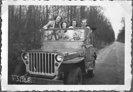 Willys jeep (bron: collectie Heemkundekring De Honderd Hoeven)