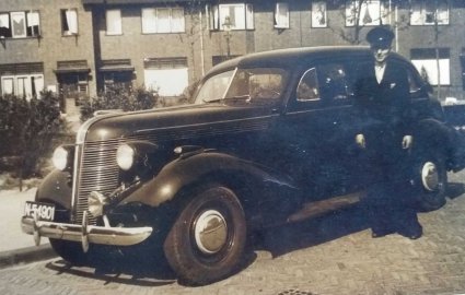 N-54901 Pontiac 1937 (coll. C. Maas)