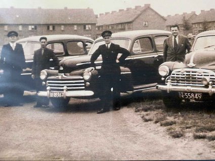 Ford en Morris (bron: coll. W. Verhees)