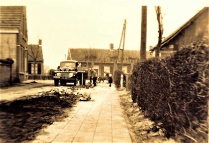 Ford, c. 1946 (Foto: Jan van Gageldonk; bron: particuliere collectie)
