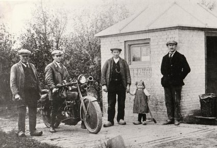 Harley-Davidson (bron: Oudheidkamer Oostvoorne; Facebook)