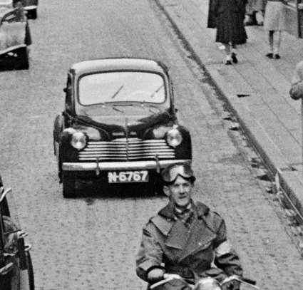 Renault 4CV (foto: D. Scholte; coll. Stadsarchief Oss)