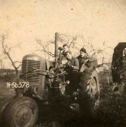 Case DC tractor (Bron: Digitaal archief heemkundekring De Plaets)