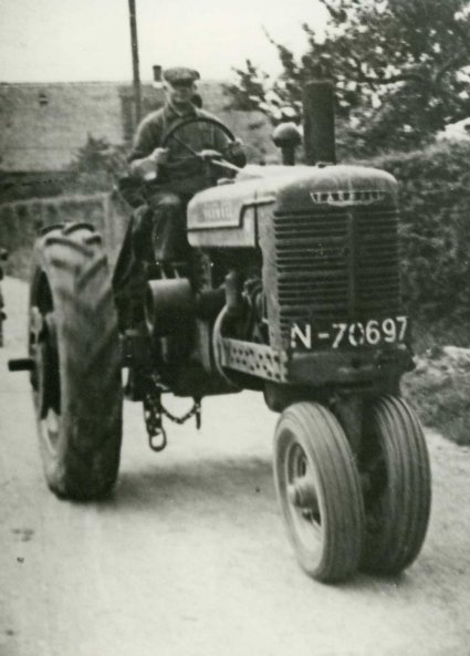 Farmall (bron: Herpts Digitaal Familiealbum)