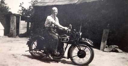 N-70704 Matchless? (coll. P. Dickens)