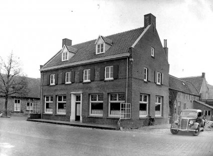 Ford (foto: Fotopersbureau Het Zuiden. Bron: coll. SALHA)
