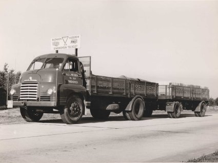 Bedford met Jumbo aanhanger (bron: coll. L. van der Meulen)