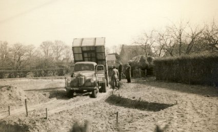 International (coll. Heemkundekring Bakel en Milheeze)