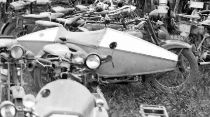 Harley-Davidson (bron: Regionaal Archief Dordrecht, coll. W. Meijers)