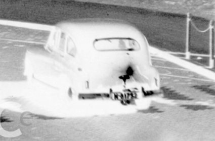 Standard Vanguard (Detail (negatief) van foto 1)
