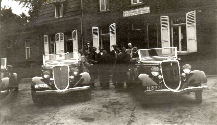 N-8371 Ford V8 1934 (collectie I. Ramselaar-van der Meulen)