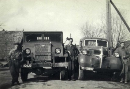 N-82625 Chevrolet en DeSoto (collectie S. Verhagen)