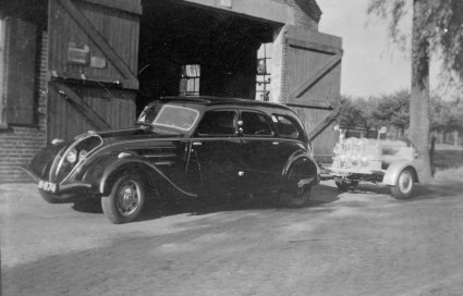 N-874 Peugeot 402 (Heemkundekring Schijndel, coll. fam. Vugts)