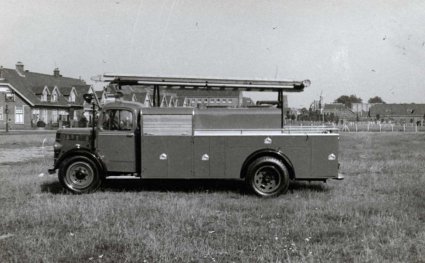 Bedford neveltankspuit (coll. F. Martens)