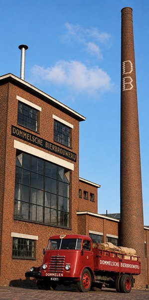 Foto 2: DAF bij de Dommelsche Bierbrouwerij, 1954 (foto: Henk Hovens)