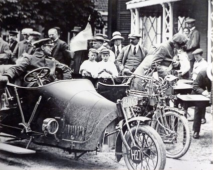 Foto 2: tijdens de Anglo-Dutch Trial in 1912
