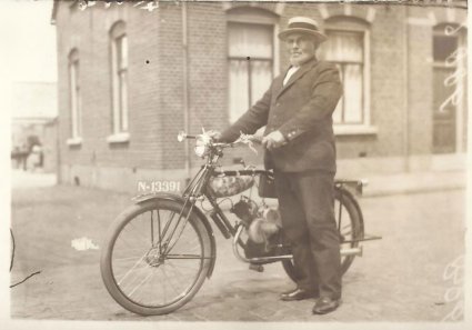 Bron: collectie Heemkundekring Sint Tunnis in Oelbroeck