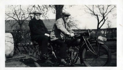 Indian Scout (Bron: fotoboek familie Pellens Heersche)