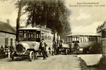 Foto 4: 2x NAG autobus (coll. Heemkundekring Willem van Strijen)