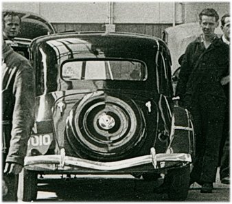 [aanvulling: Citroën Traction Avant ; zie reactie hieronder. Redactie]Detail van foto 1