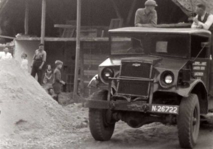 Chevrolet truck (Bron: Familiefilm Manders, BHIC filmnr. Manders-11 (via BrabantinBeelden) op 16:45)