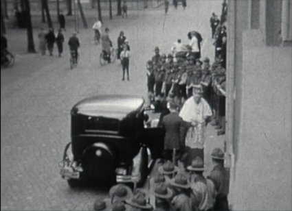 Bron: collectie Streekarchief Langstraat Heusden Altena, film nr. 551 Collectie Mommersteeg: R.K. Jonge Werkman, Rector Piet Mommersteeg op 1:12