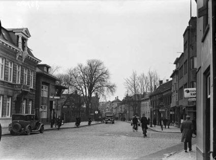 De N-29784 van N. Verhoeven uit Oirschot op donderdag 9 februari 1933 op de Stratumsedijk in Eindhoven. Glasnegatief SP-0420 in de beeldbank van RCE, historisch nummer: J3780, Adlib priref F&D: 20385728.
