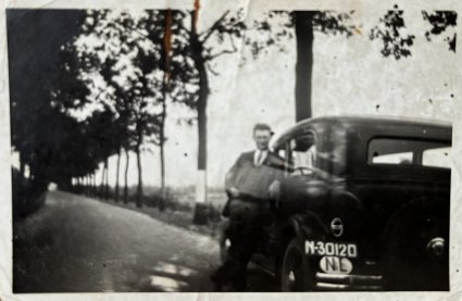 Foto 1: N-30120 met Harrie Bardoel (foto: collectie Loed Rongen)